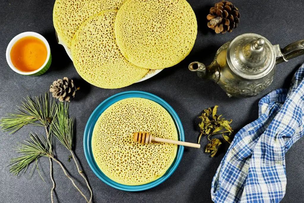 Beghrir, la tortita de sémola de los mil agujeros con mantequilla y miel